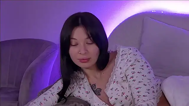 AlexandraBloom online show from February 10, 12:30 am