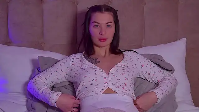 AlexandraBloom online show from February 27, 2:32 am