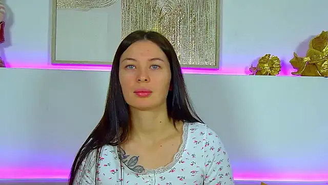 AlexandraBloom online show from December 18, 6:14 pm