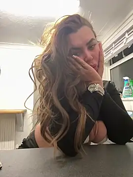 Snapshot of Mia_MilesXXX chatting on March 10, 9:40 pm Mia MilesXXX online show from March 10, 9:40 pm