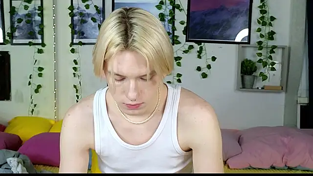 Snapshot of Ron_Vils chatting on February 6, 6:02 pm Ron Vils online show from February 6, 6:02 pm
