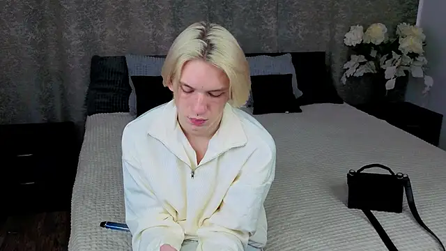 Snapshot of Ron_Vils chatting on November 13, 8:46 am Ron Vils online show from November 13, 8:46 am