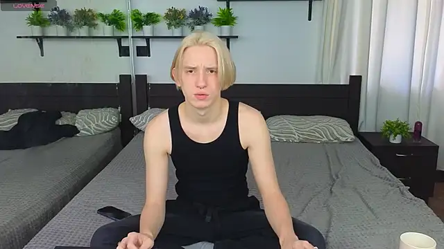 Snapshot of Ron_Vils chatting on November 29, 7:11 am Ron Vils online show from November 29, 7:11 am