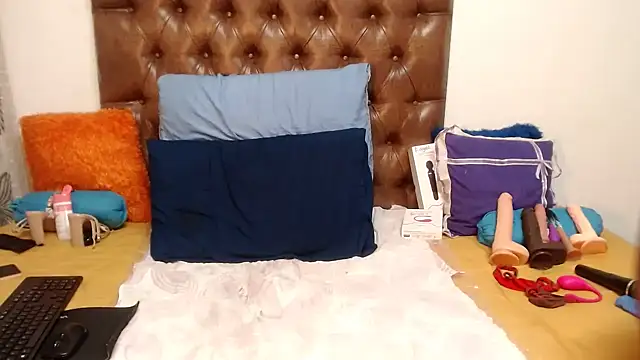 Hotxbums22 online show from March 21, 5:02 pm