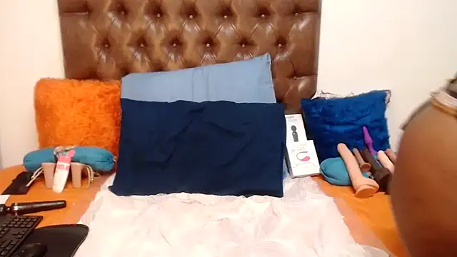 Hotxbums22 online show from March 23, 2:15 am