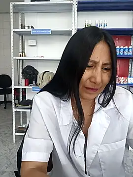 Snapshot of Megan_jennerr chatting on December 14, 2:33 pm Megan jennerr online show from December 14, 2:33 pm