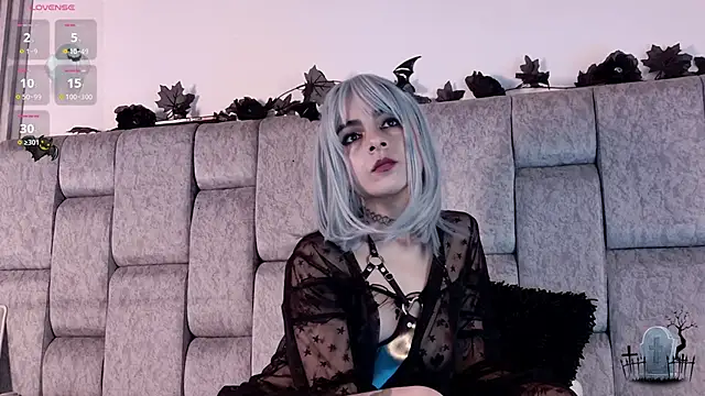 Snapshot of Alice_noir chatting on November 18, 11:15 pm Alice noir online show from November 18, 11:15 pm