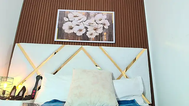 Snapshot of Slut_Milf_ chatting on October 29, 7:48 pm Slut Milf online show from October 29, 7:48 pm