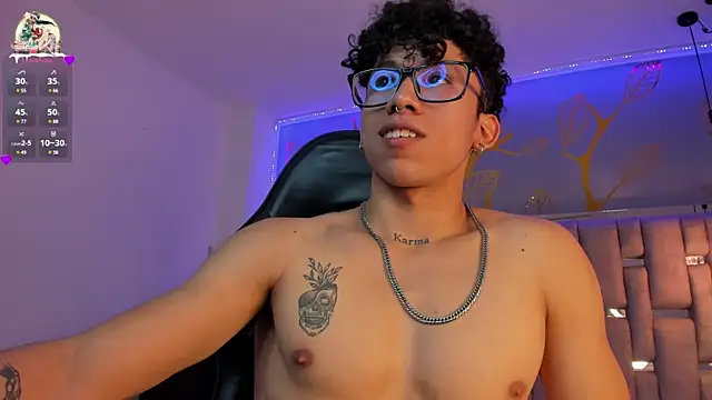 AkazaBoy  online show from December 31, 10:56 pm