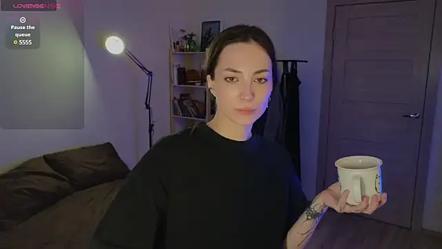 Snapshot of Space_X_Roxy_ chatting on December 5, 7:38 pm Space X Roxy  online show from December 5, 7:38 pm