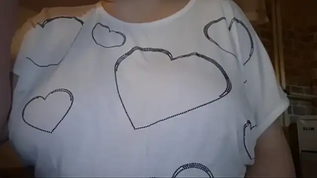 AalinnaK online show from January 7, 9:28 pm