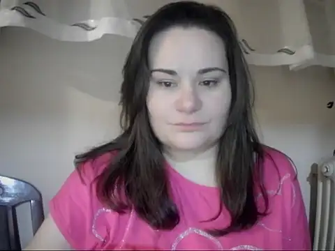 AalinnaK online show from February 5, 7:18 pm