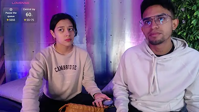 Snapshot of floriamANDjazmin chatting on January 21, 11:13 am floriamANDjazmin online show from January 21, 11:13 am