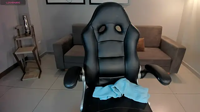 Snapshot of TaraLawrence chatting on January 11, 7:59 pm TaraLawrence online show from January 11, 7:59 pm