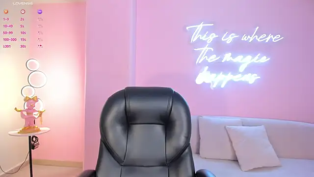 Snapshot of TaraLawrence chatting on March 2, 5:36 pm TaraLawrence online show from March 2, 5:36 pm