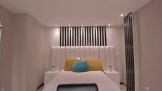 Snapshot of TaraLawrence chatting on September 22, 12:56 am TaraLawrence online show from September 22, 12:56 am