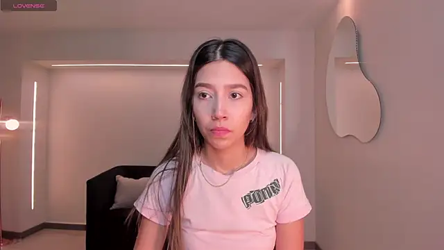 Snapshot of TaraLawrence chatting on November 15, 6:22 am TaraLawrence online show from November 15, 6:22 am