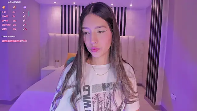 Snapshot of TaraLawrence chatting on November 30, 5:00 am TaraLawrence online show from November 30, 5:00 am