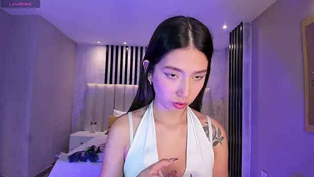 Snapshot of TaraLawrence chatting on December 2, 2:50 am TaraLawrence online show from December 2, 2:50 am