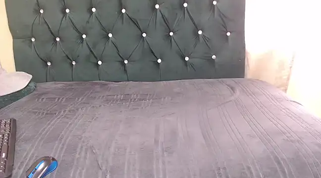 Snapshot of BeautyAuroa chatting on January 9, 8:45 am BeautyAuroa online show from January 9, 8:45 am