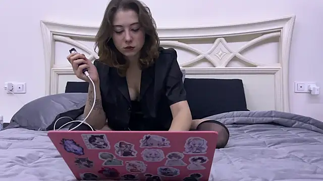 Snapshot of misswishh_ chatting on December 17, 7:48 pm misswishh online show from December 17, 7:48 pm