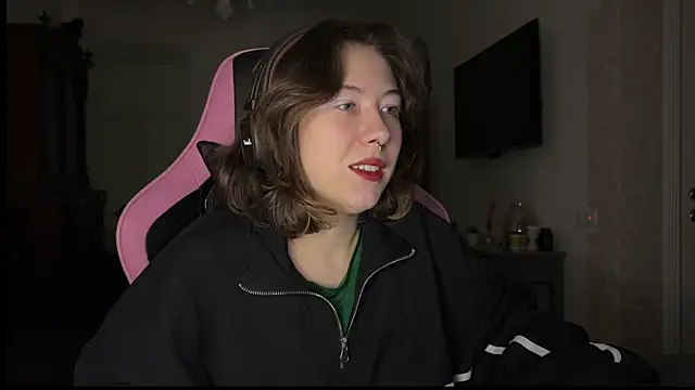 Snapshot of misswishh_ chatting on February 11, 12:06 am misswishh online show from February 11, 12:06 am