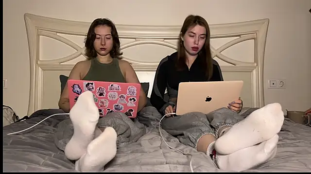 Snapshot of misswishh_ chatting on February 11, 5:18 pm misswishh online show from February 11, 5:18 pm