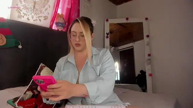 Snapshot of miss_julietaa chatting on November 12, 3:23 pm miss julietaa online show from November 12, 3:23 pm