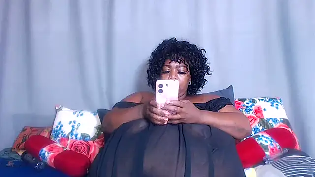 Snapshot of BustyWendyXXX47 chatting on October 29, 1:13 pm BustyWendyXXX47 online show from October 29, 1:13 pm