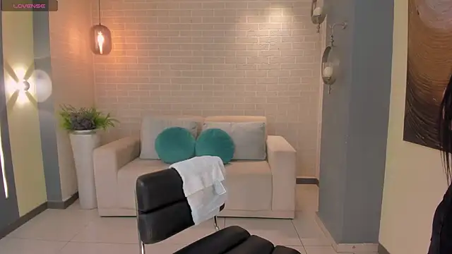 Snapshot of AllisonRogersX chatting on January 17, 3:34 am AllisonRogersX online show from January 17, 3:34 am