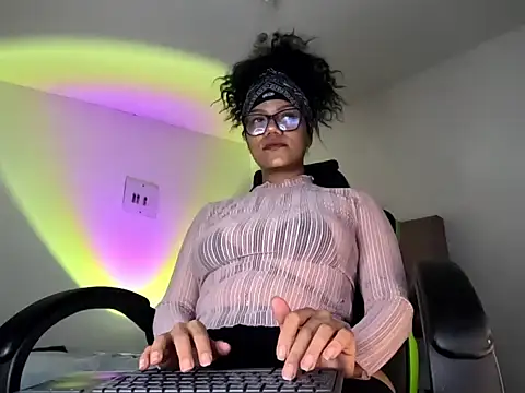 Snapshot of Ale_xandra chatting on October 25, 3:36 am Ale xandra online show from October 25, 3:36 am