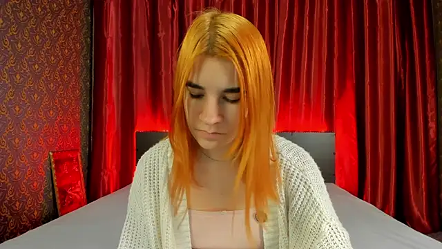 Snapshot of _Polly_Love_ chatting on December 10, 10:06 am Polly Love online show from December 10, 10:06 am