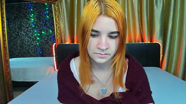 Snapshot of _Polly_Love_ chatting on December 11, 7:20 am Polly Love online show from December 11, 7:20 am