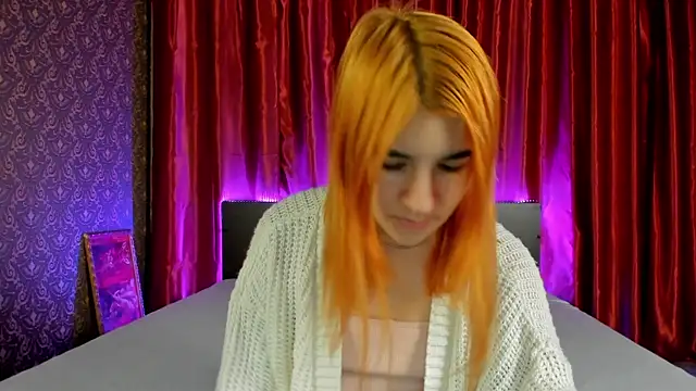 Snapshot of _Polly_Love_ chatting on December 16, 7:15 am Polly Love online show from December 16, 7:15 am