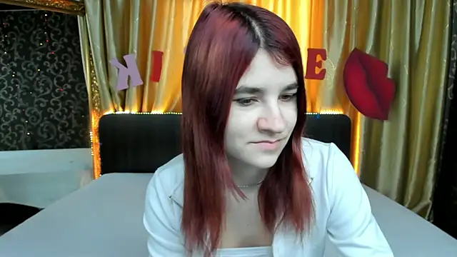 Snapshot of _Polly_Love_ chatting on February 18, 1:11 pm Polly Love online show from February 18, 1:11 pm