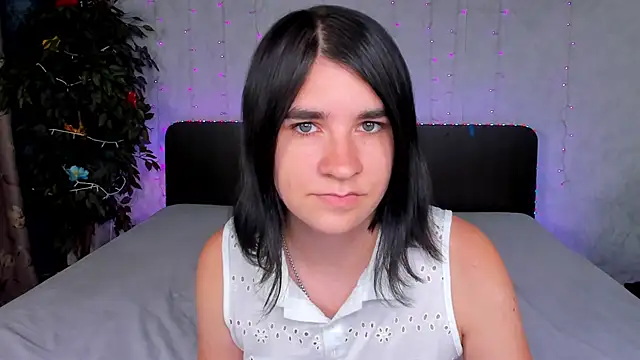 Snapshot of _Polly_Love_ chatting on September 9, 8:36 am Polly Love online show from September 9, 8:36 am