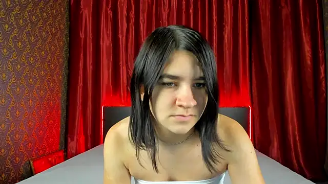 Snapshot of _Polly_Love_ chatting on October 3, 6:10 am Polly Love online show from October 3, 6:10 am