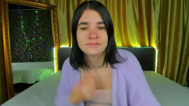 Snapshot of _Polly_Love_ chatting on October 15, 6:13 am Polly Love online show from October 15, 6:13 am