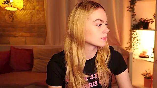 sn0w barbie online show from October 3, 8:44 am