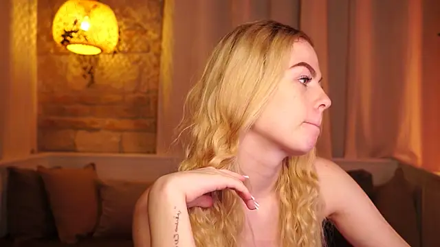 sn0w barbie online show from November 18, 9:25 am