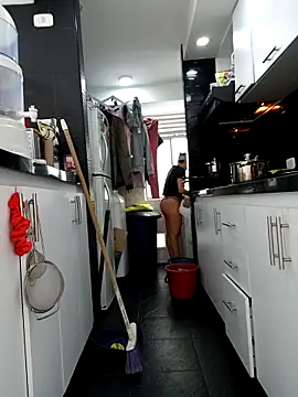 Snapshot of KimPielCanela chatting on October 27, 5:17 pm KimPielCanela online show from October 27, 5:17 pm