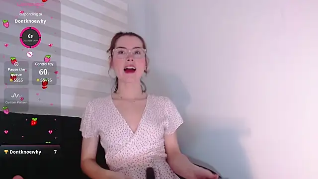 Snapshot of joan_didion chatting on December 29, 4:48 am joan didion online show from December 29, 4:48 am