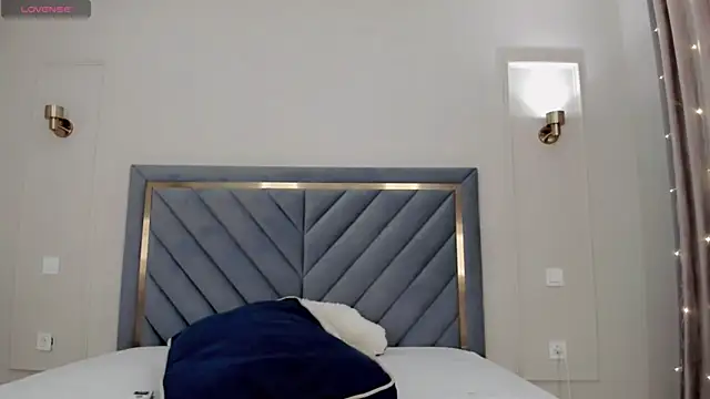 Snapshot of oxxx_me chatting on February 16, 2:09 am oxxx me online show from February 16, 2:09 am