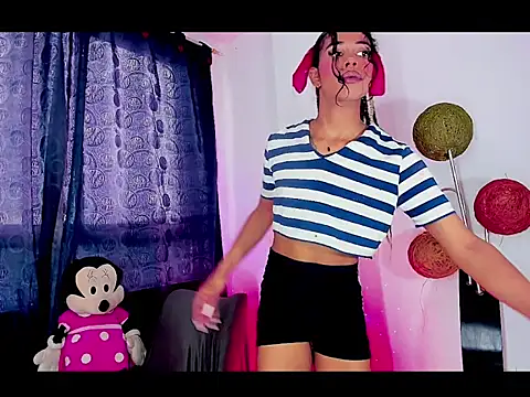 bloom444 online show from April 19, 6:10 pm