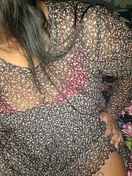 Snapshot of IndieSM chatting on October 25, 8:47 pm IndieSM online show from October 25, 8:47 pm