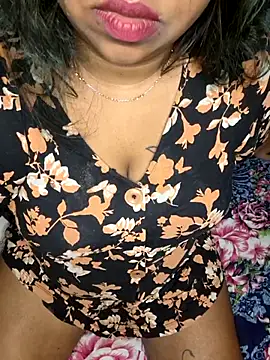 Snapshot of IndieSM chatting on November 5, 11:27 pm IndieSM online show from November 5, 11:27 pm