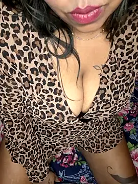 Snapshot of IndieSM chatting on November 22, 9:14 pm IndieSM online show from November 22, 9:14 pm