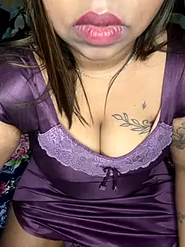 Snapshot of IndieSM chatting on November 29, 9:51 pm IndieSM online show from November 29, 9:51 pm