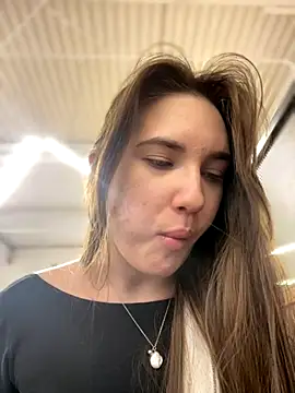 Snapshot of Holly_Molii chatting on December 5, 8:11 am Holly Molii online show from December 5, 8:11 am