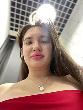 Snapshot of Holly_Molii chatting on December 8, 8:09 am Holly Molii online show from December 8, 8:09 am